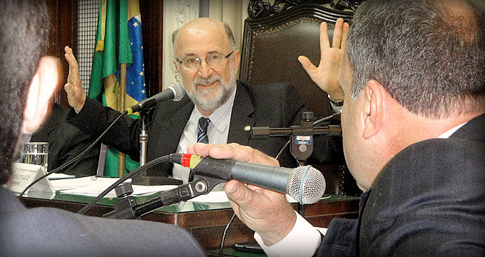 CPI recebe ex-secretário acusado de exigir propina em Teresópolis 1