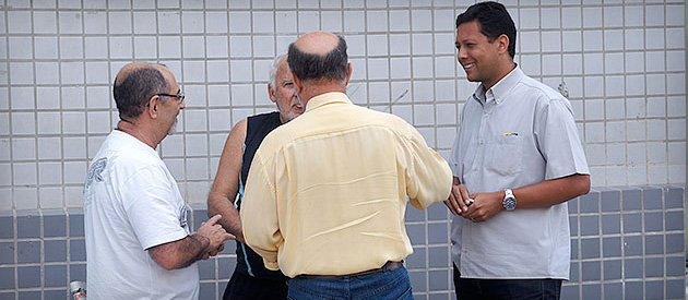 Luiz Paulo faz caminhada com Alexandre Amaral (45678) no Méier 2