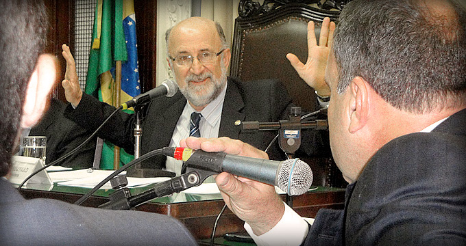 Leia mais sobre o artigo CPI recebe ex-secretário acusado de exigir propina em Teresópolis