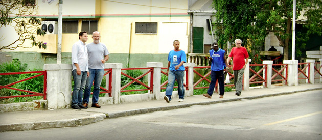 Ramon Mello e Luiz Paulo visitam local de nova ponte em Corrêas