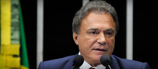 Leia mais sobre o artigo Medalha ao senador Álvaro Dias