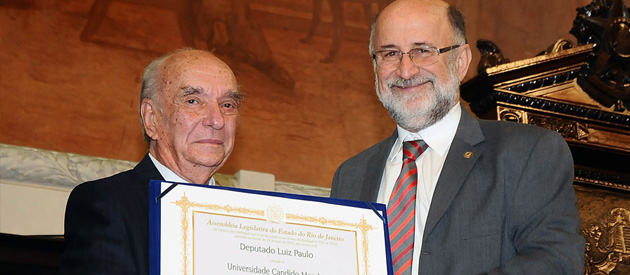 Leia mais sobre o artigo Deputado Luiz Paulo entrega medalha Tiradentes à Universidade Cândido Mendes