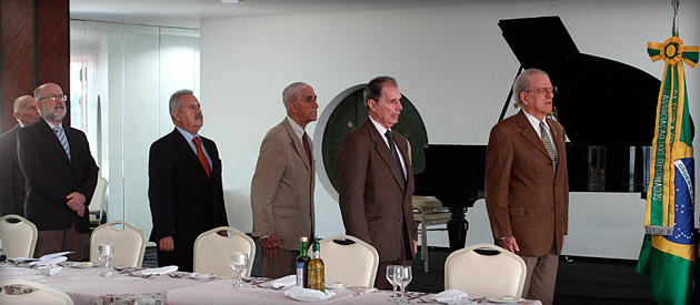 Leia mais sobre o artigo Alerj recebe homenagem da Adesg
