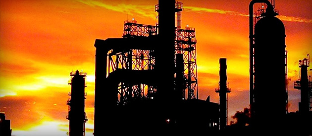 Leia mais sobre o artigo Cabral veta taxa de petróleo e gás no Rio