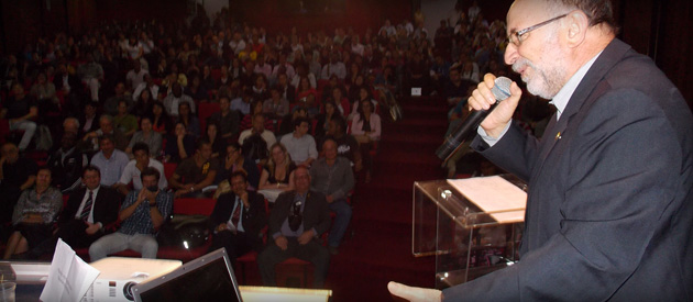 Leia mais sobre o artigo Luiz Paulo participa de ciclo de palestras sobre a economia do Estado e os Royalties