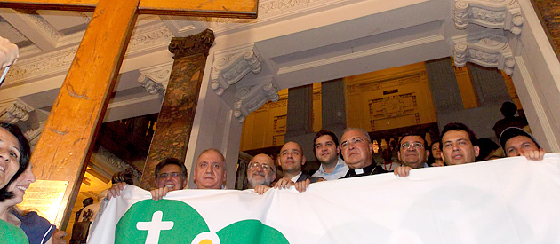 Leia mais sobre o artigo Luiz Paulo recebe Símbolos da JMJ na Alerj