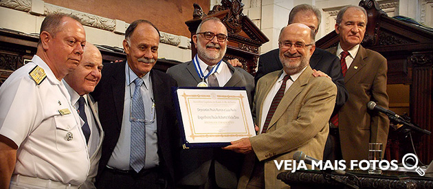 Leia mais sobre o artigo Engenheiro Paulo Roberto Dias recebe Medalha Tiradentes de Luiz Paulo
