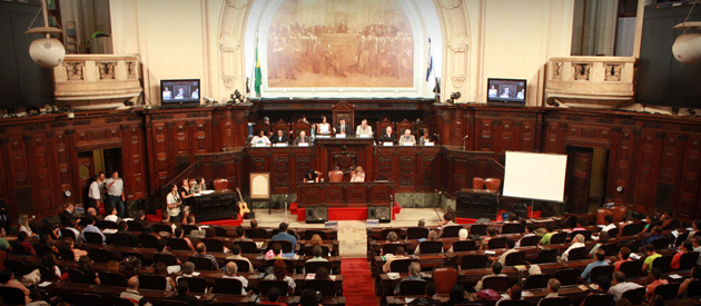 Voto aberto aprovado em primeira discussão