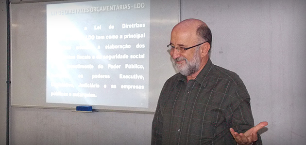 Deputado palestra sobre Orçamento Público em universidade