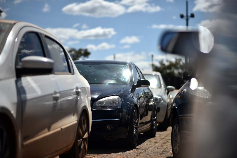 Veículos apreendidos, por qualquer motivo, devem ser liberados de depósitos sem exigência da quitação do IPVA