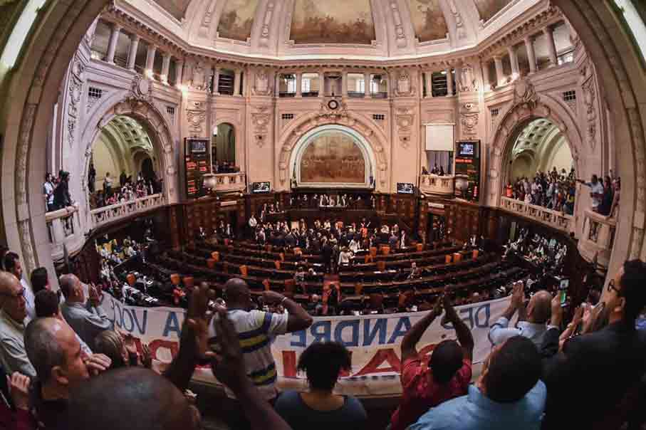 Posição e voto do deputado Luiz Paulo na votação sobre a soltura de deputados presos