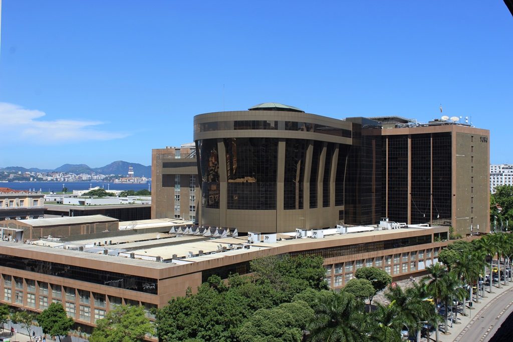 Leia mais sobre o artigo Tribunal Especial Misto decide pelo impeachment de Witzel