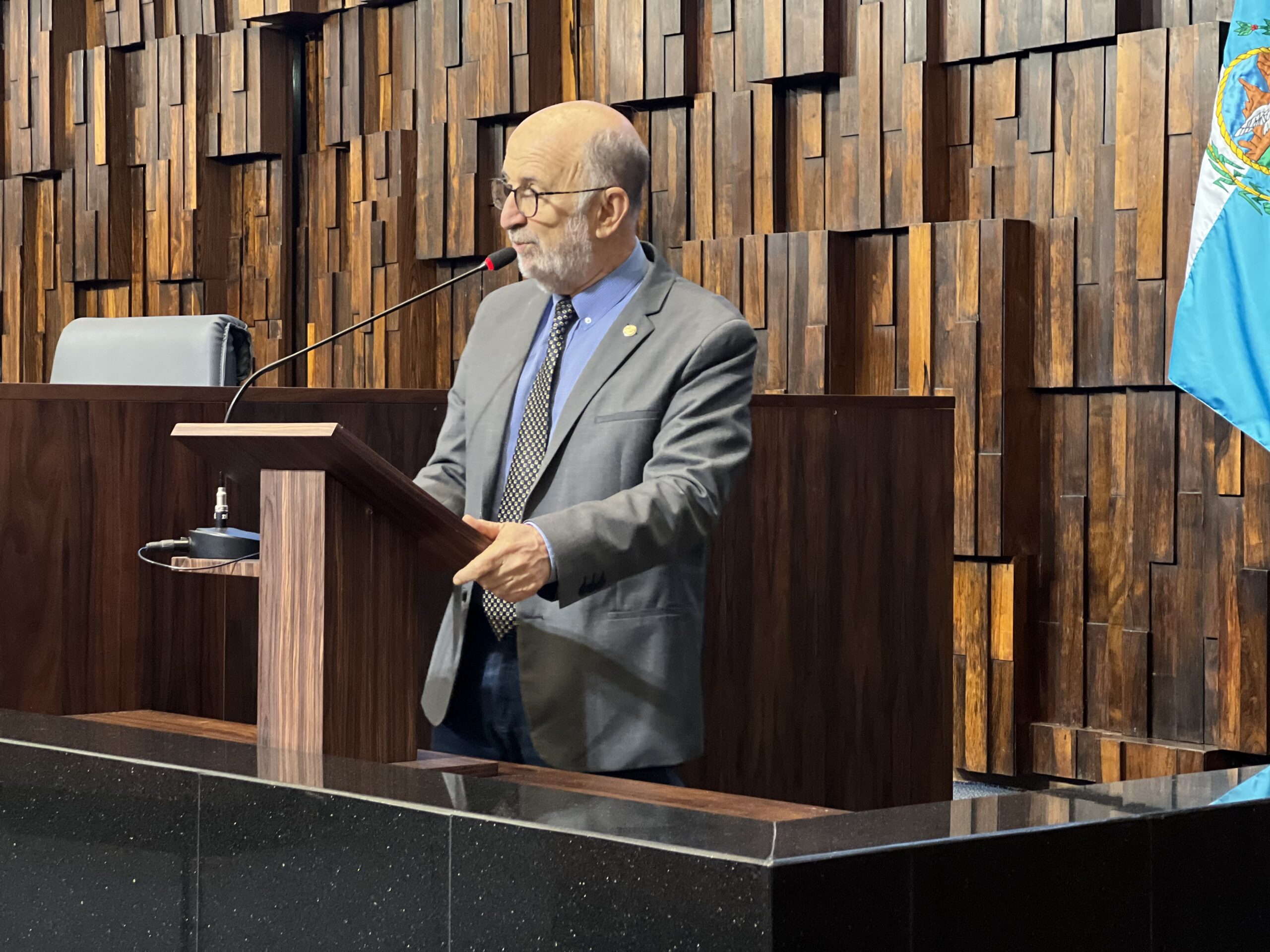Leia mais sobre o artigo Deputado Luiz Paulo Destaca o Papel Libertador do Samba e Reflete sobre 200 Anos da Primeira Constituição Brasileira